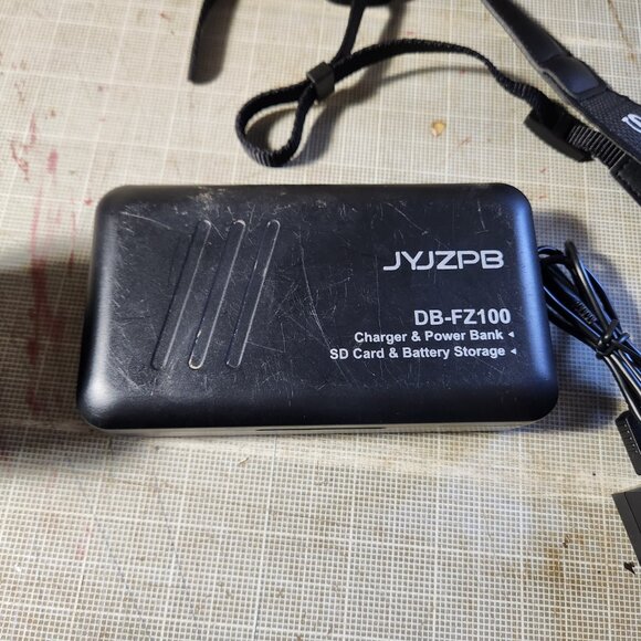 Used Sony A7 iv with 16mm and 18-55mm lenses - Picture 5 of 7